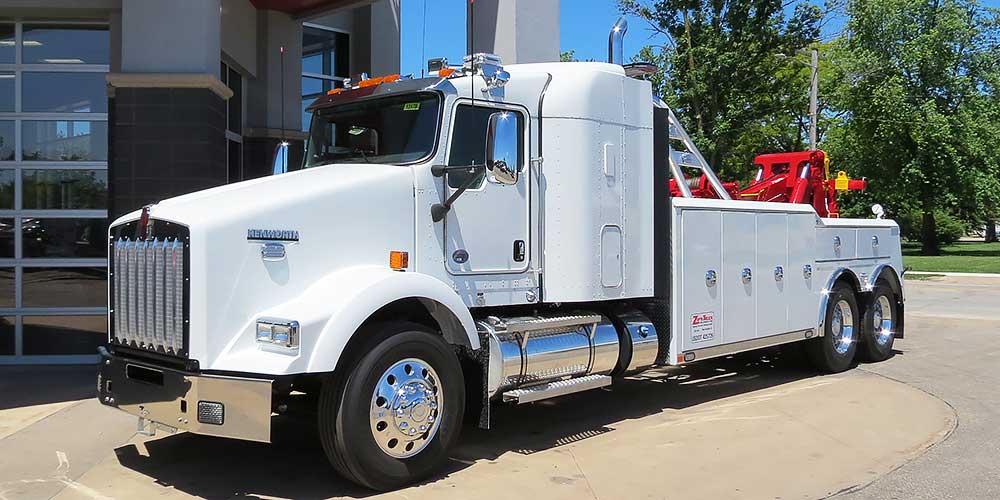 2016 Century 5130 Wrecker, Kenworth T800 w/ 38” Sleeper, #J13178